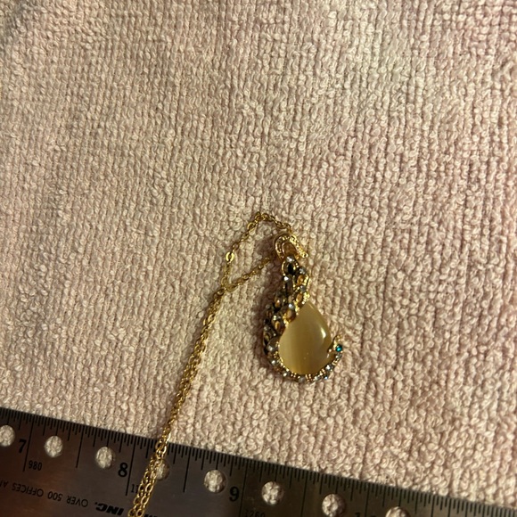 Vintage Elegant Gold tone and Cream Jewelry Set - Picture 11 of 14